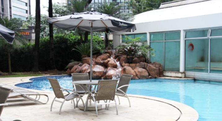 Radisson Vila Olimpia Сао Паоло Екстериор снимка The swimming pool at the hotel